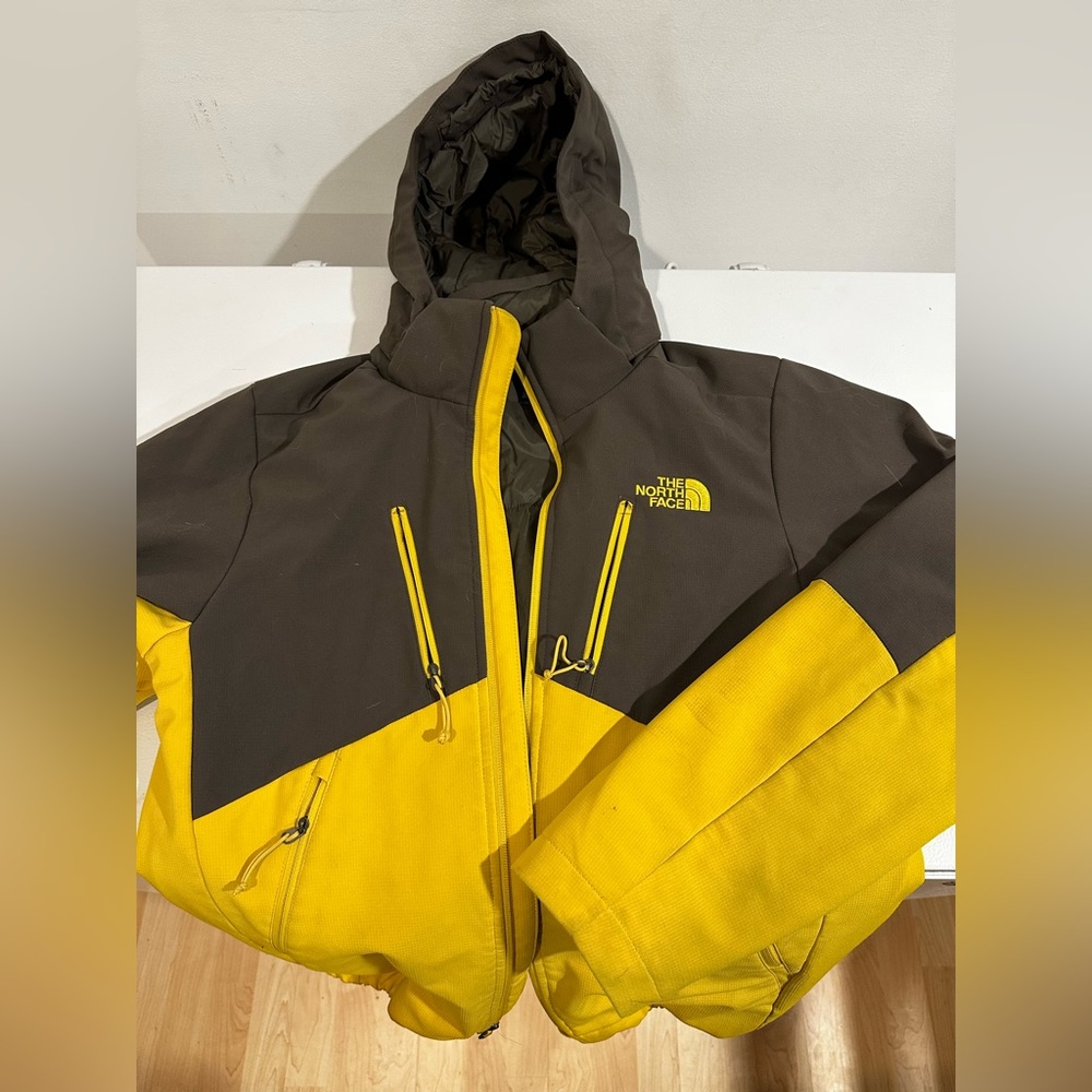 Men’s size SMALL North face winter jacket